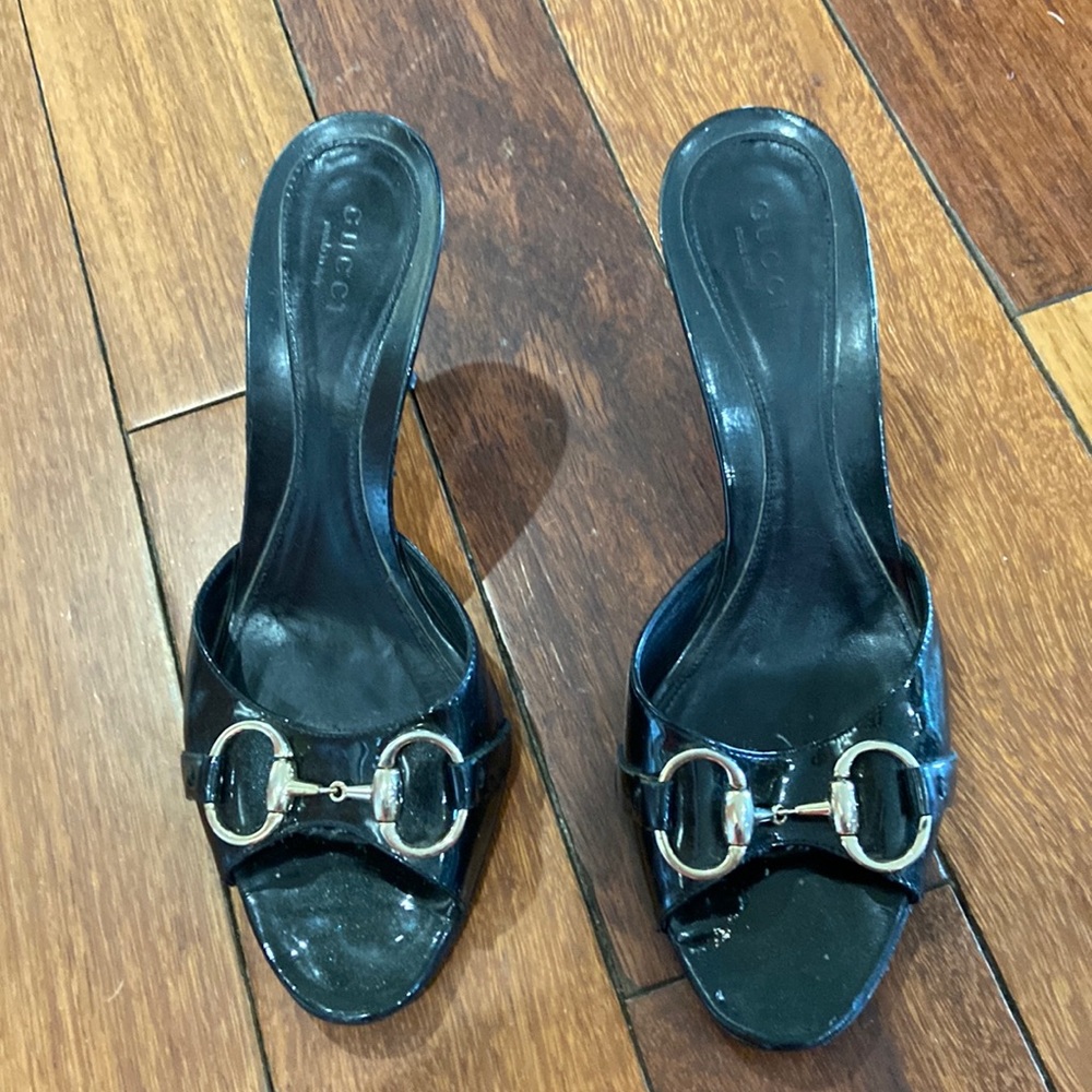 Gucci Black Paten Leather open toe shoes